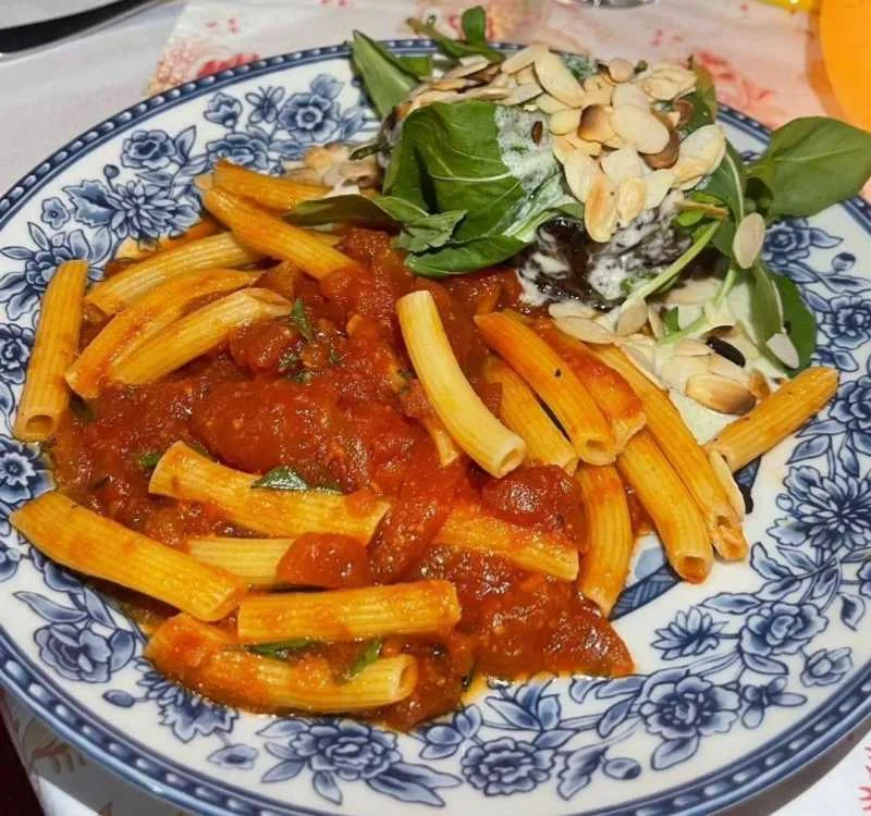 Medalhão ao Gorgonzola com Penne à Napolitana