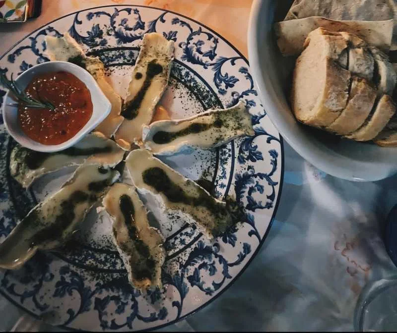 Brie com Geleia de Pimenta