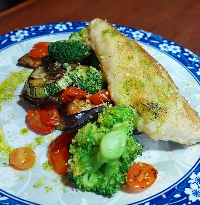 Pescada Cambucu com Legumes