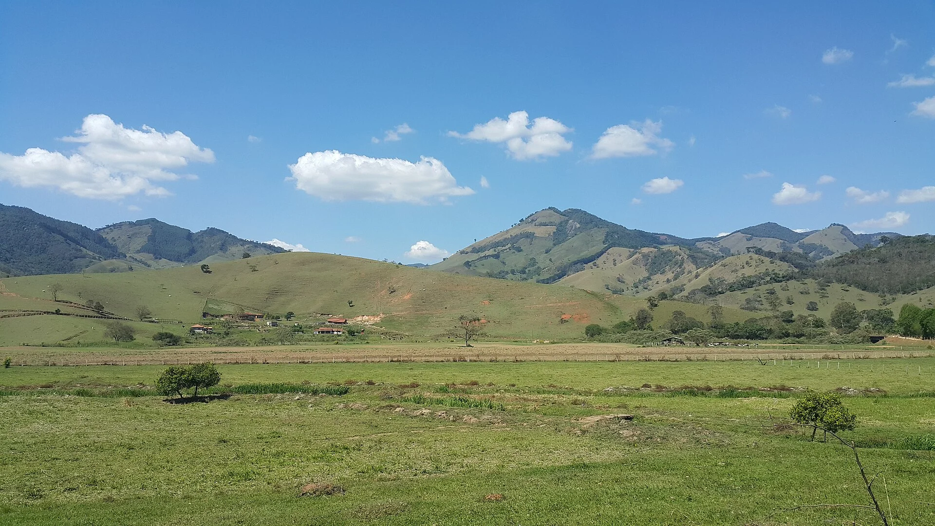 Paisagens rurais de Gonçalves · Foto: Themium · CC0