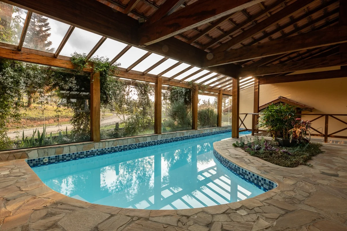 Piscina interna, sauna e ofurô — Pousada Bicho do Mato